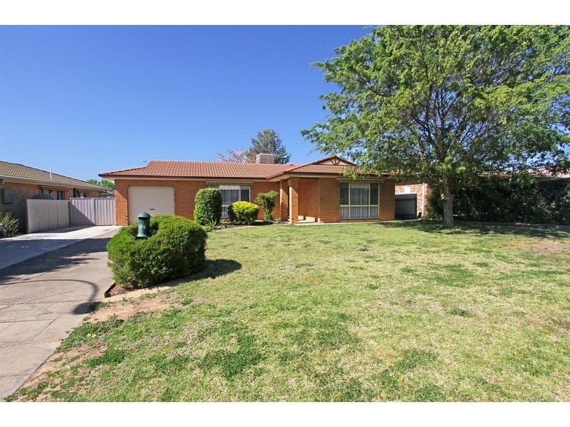 64 Dalman Parkway, Glenfield Park NSW 2650