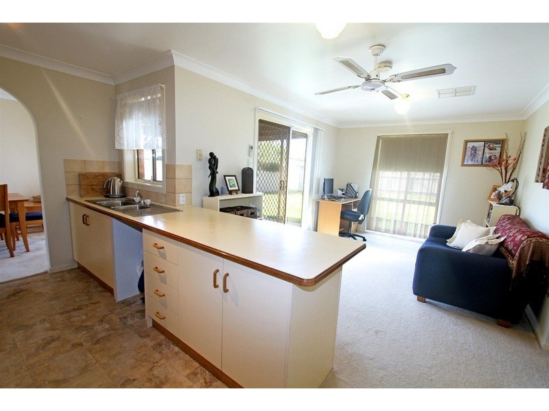 64 Dalman Parkway, Glenfield Park NSW 2650