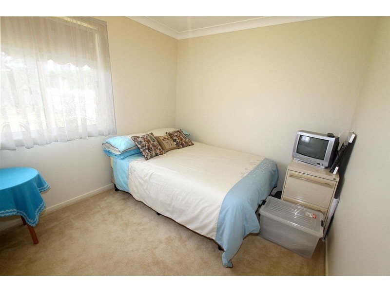 64 Dalman Parkway, Glenfield Park NSW 2650