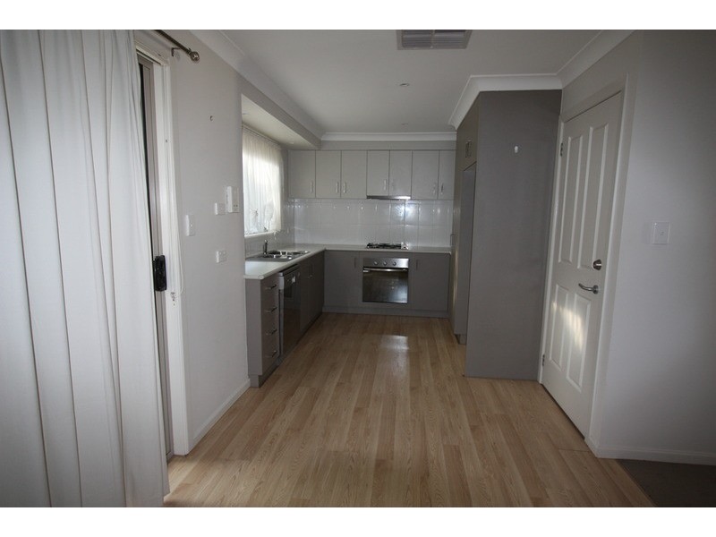 1-3/5 Womboin Crescent, Glenfield Park NSW 2650