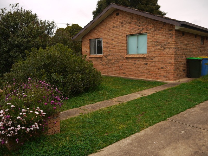 1/32 Cutler Avenue, Kooringal NSW 2650