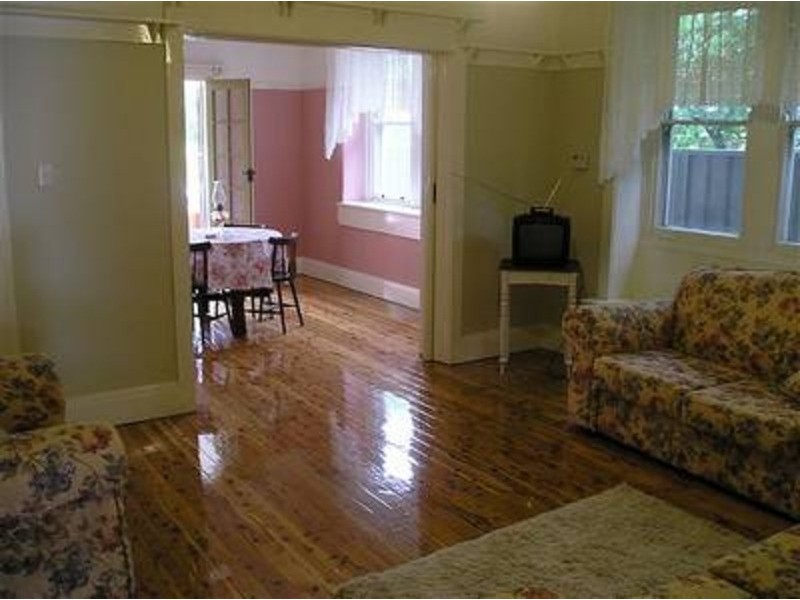 18 The Esplanade, Wagga Wagga NSW 2650