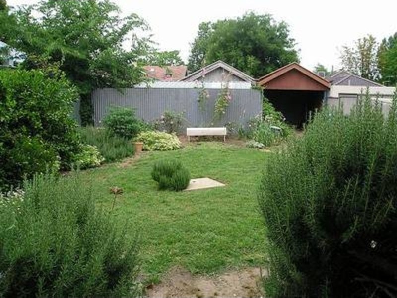 18 The Esplanade, Wagga Wagga NSW 2650