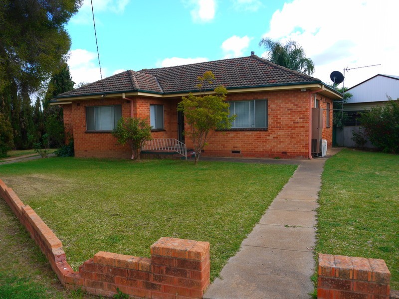 8 Essex Street, Wagga Wagga NSW 2650