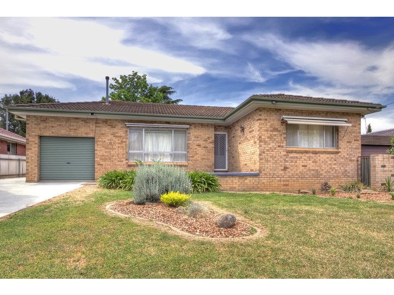 55 Raye Street, Tolland NSW 2650