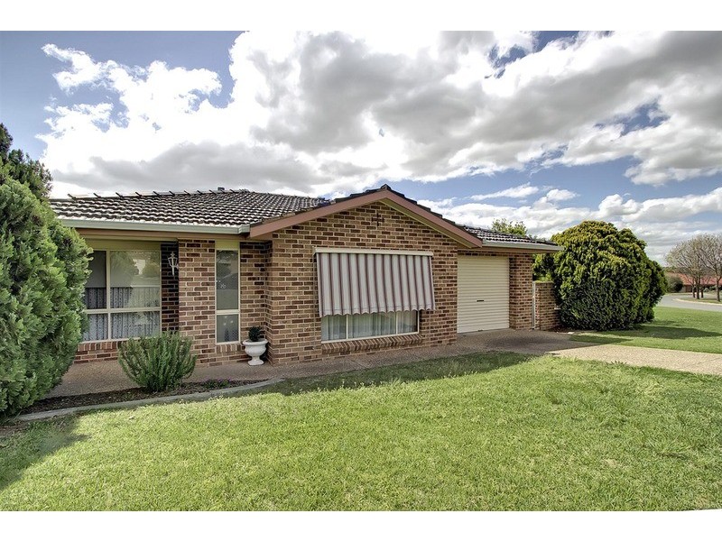 2/11 Honeysuckle Place, Lake Albert NSW 2650