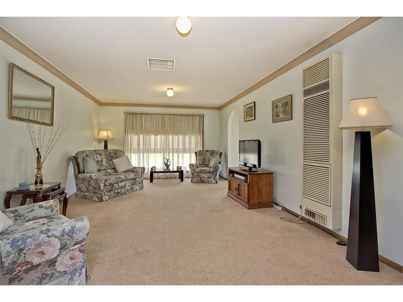 2/11 Honeysuckle Place, Lake Albert NSW 2650