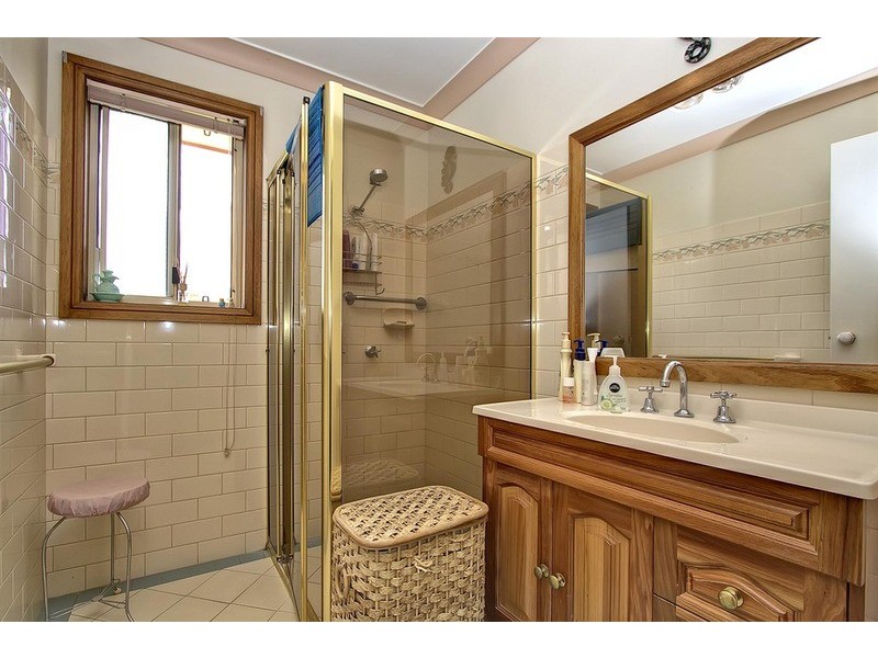 2/11 Honeysuckle Place, Lake Albert NSW 2650