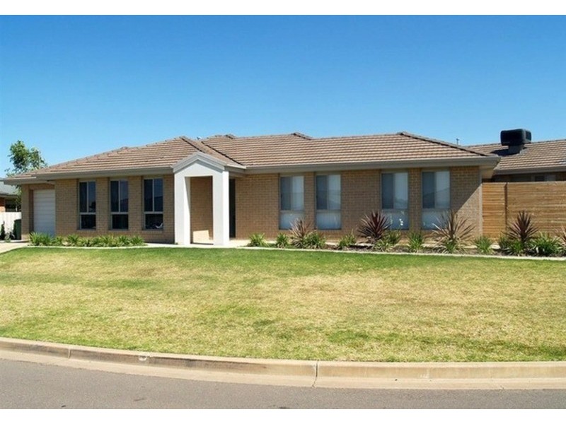 31 Woomera Place, Glenfield Park NSW 2650