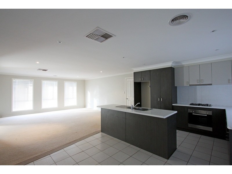 31 Woomera Place, Glenfield Park NSW 2650