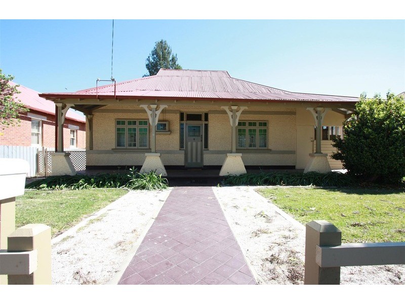 85 Crampton Street, Wagga Wagga NSW 2650