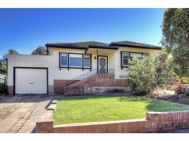 13 Urana Street, Turvey Park NSW 2650