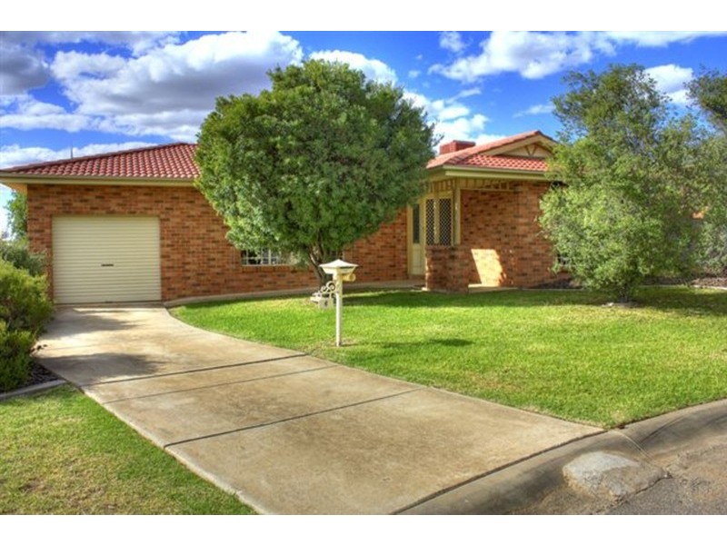 6 Titanga Place, Bourkelands NSW 2650