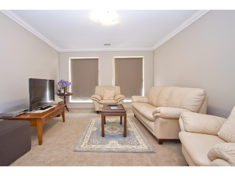 15 Marylands  Way, Bourkelands NSW 2650