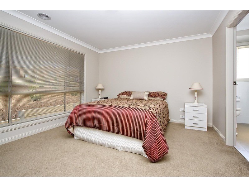 15 Marylands  Way, Bourkelands NSW 2650