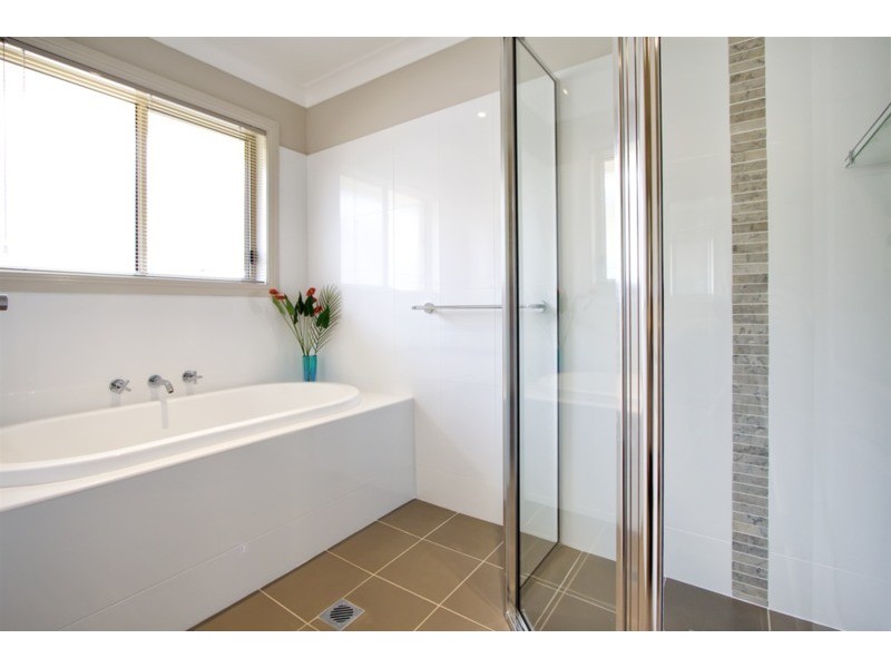 15 Marylands  Way, Bourkelands NSW 2650