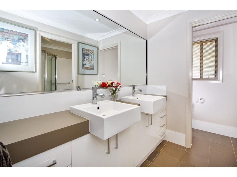 15 Marylands  Way, Bourkelands NSW 2650