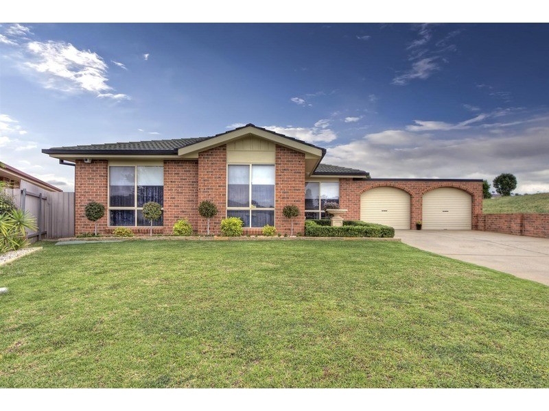 4 Kamaroo Court, Glenfield Park NSW 2650