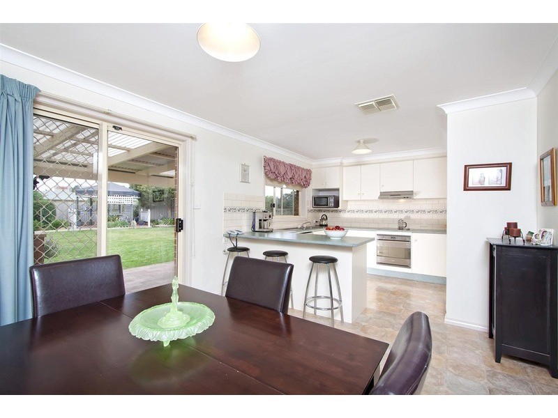 4 Kamaroo Court, Glenfield Park NSW 2650