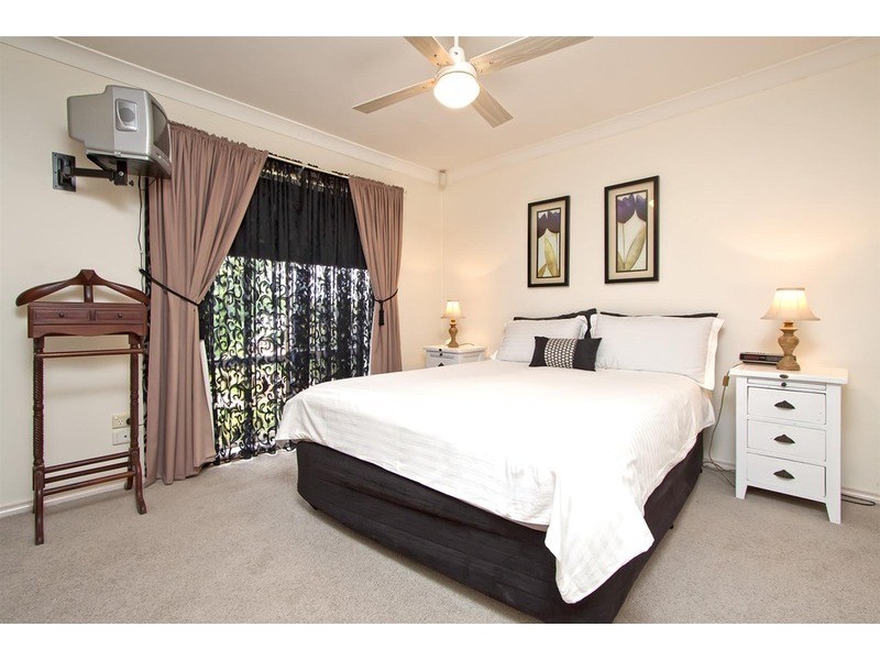 4 Kamaroo Court, Glenfield Park NSW 2650