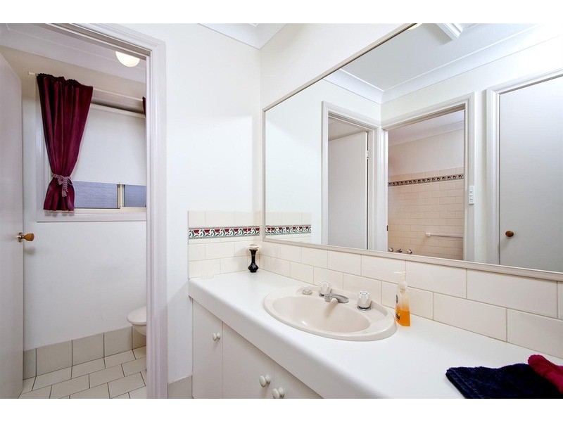 4 Kamaroo Court, Glenfield Park NSW 2650