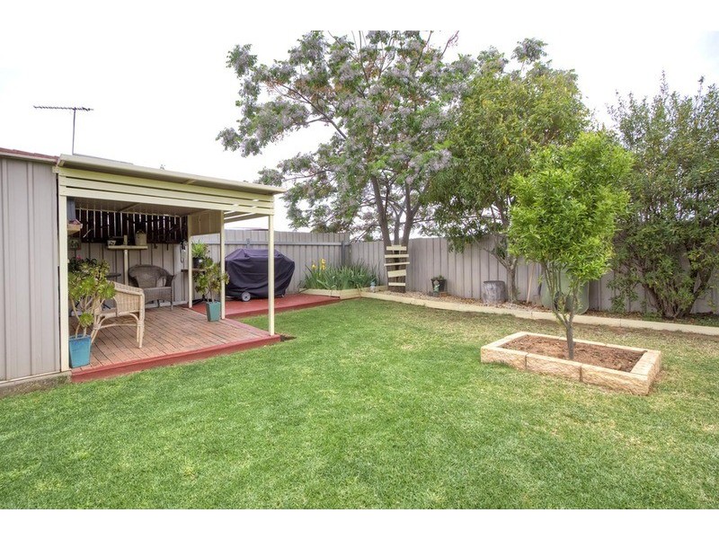 4 Kamaroo Court, Glenfield Park NSW 2650