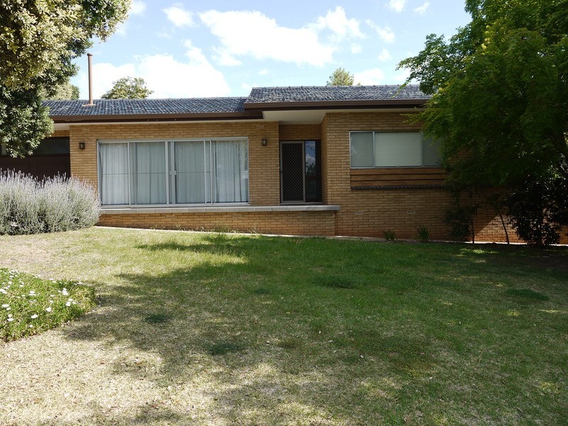 10 Coogan Street, Mount Austin NSW 2650