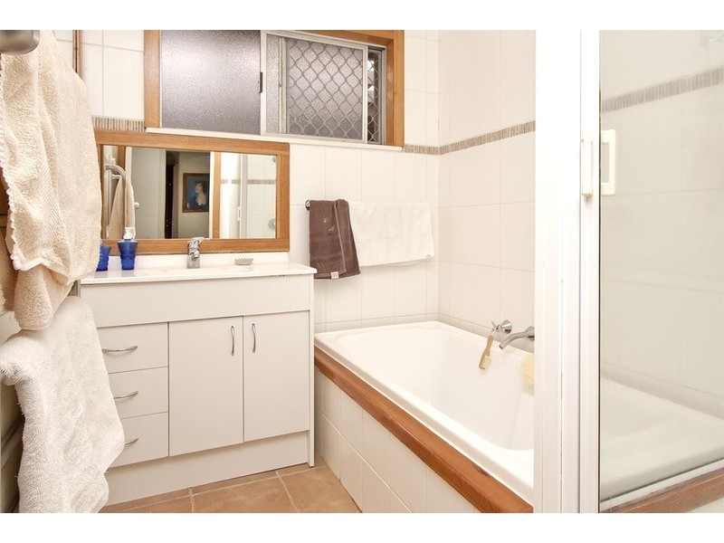 21 Lake  Street, Lake Albert NSW 2650