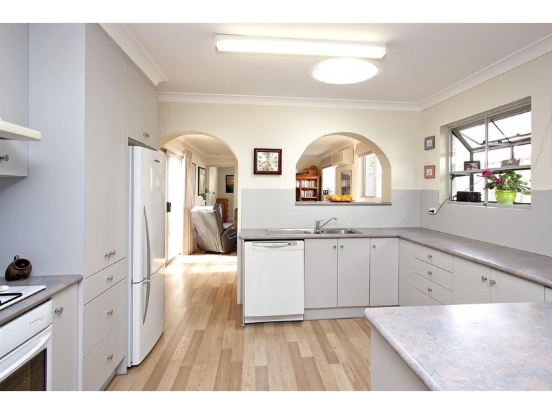 21 Lake  Street, Lake Albert NSW 2650