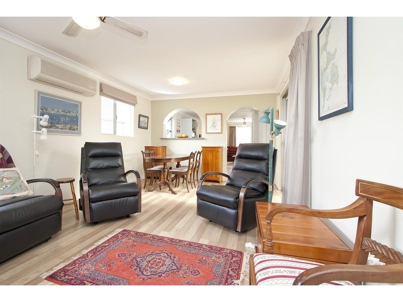 21 Lake  Street, Lake Albert NSW 2650
