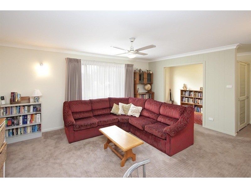 21 Lake  Street, Lake Albert NSW 2650
