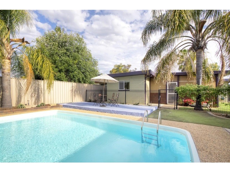 21 Lake  Street, Lake Albert NSW 2650