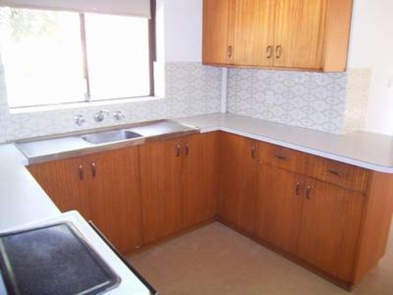 2/9 Henschke Avenue, Tolland NSW 2650