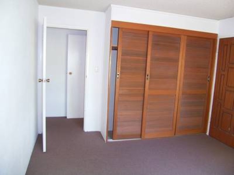 2/9 Henschke Avenue, Tolland NSW 2650