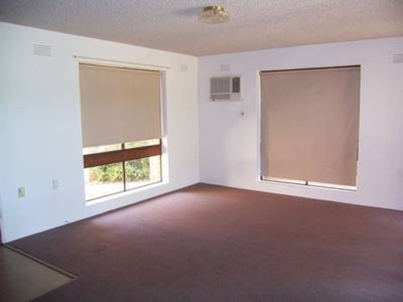 2/9 Henschke Avenue, Tolland NSW 2650