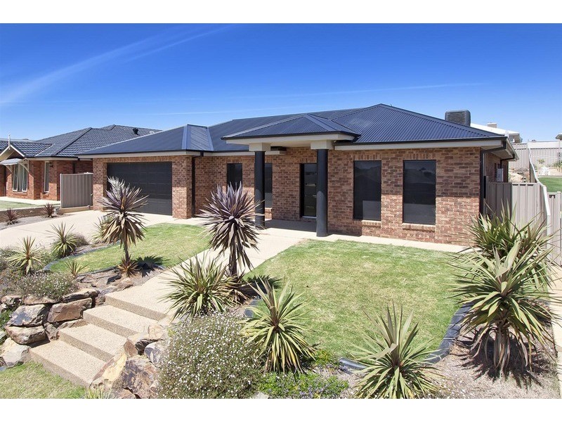 40 Yarrawah Crescent, Bourkelands NSW 2650