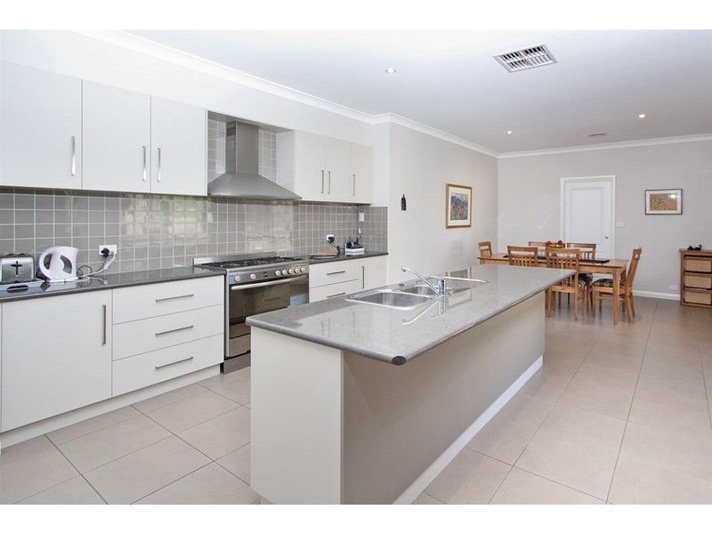 40 Yarrawah Crescent, Bourkelands NSW 2650