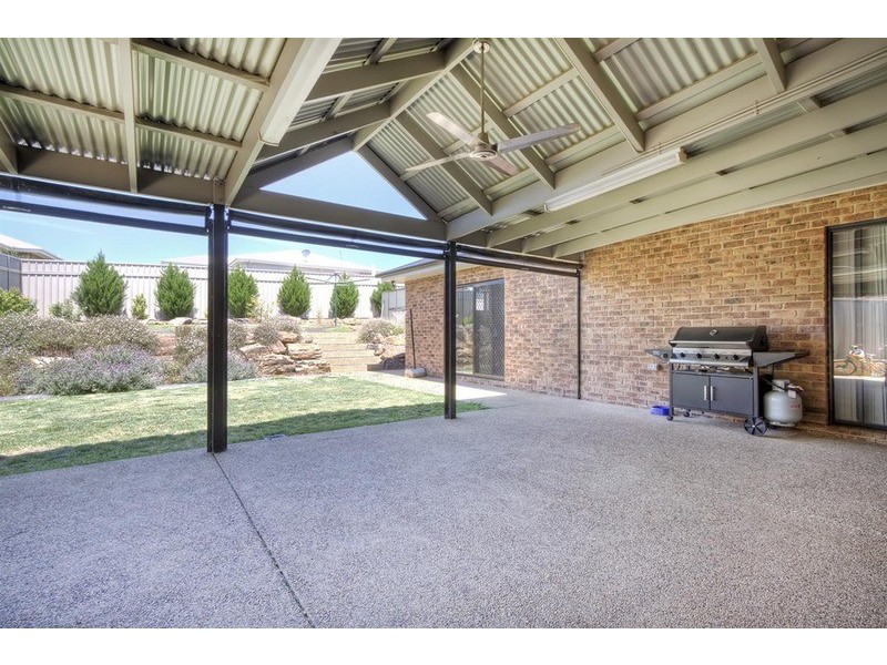 40 Yarrawah Crescent, Bourkelands NSW 2650