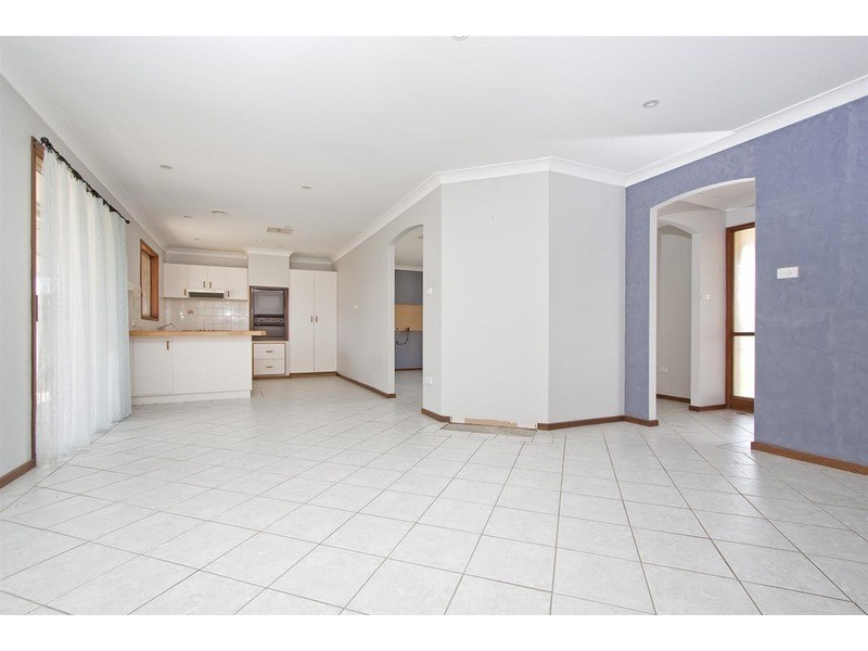 9 Yentoo Drive, Glenfield Park NSW 2650