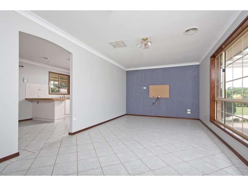9 Yentoo Drive, Glenfield Park NSW 2650