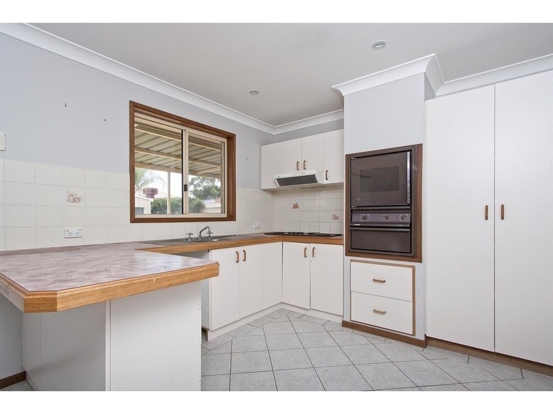 9 Yentoo Drive, Glenfield Park NSW 2650
