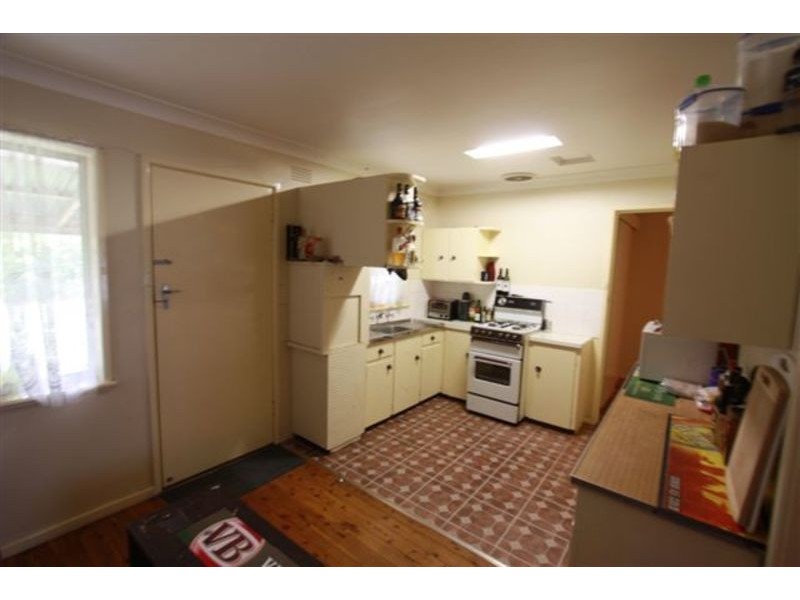 8 Thomas Street, Wagga Wagga NSW 2650