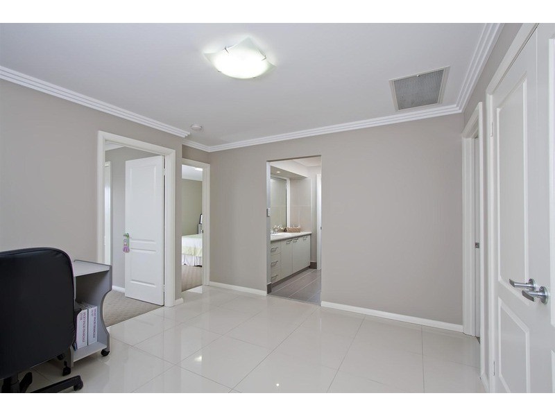7 Warambee Street, Glenfield Park NSW 2650