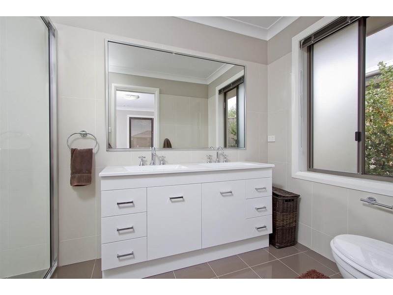 7 Warambee Street, Glenfield Park NSW 2650