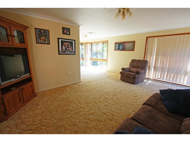 25 Malaya Drive, Tolland NSW 2650