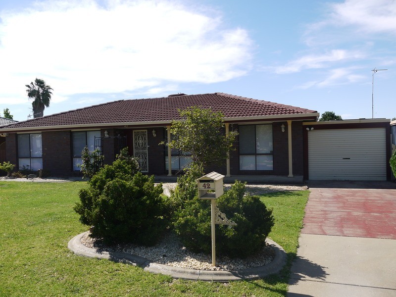 42 Undurra  Drive, Glenfield Park NSW 2650