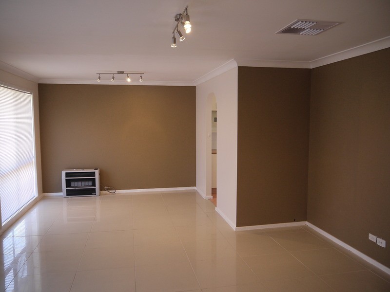 42 Undurra  Drive, Glenfield Park NSW 2650