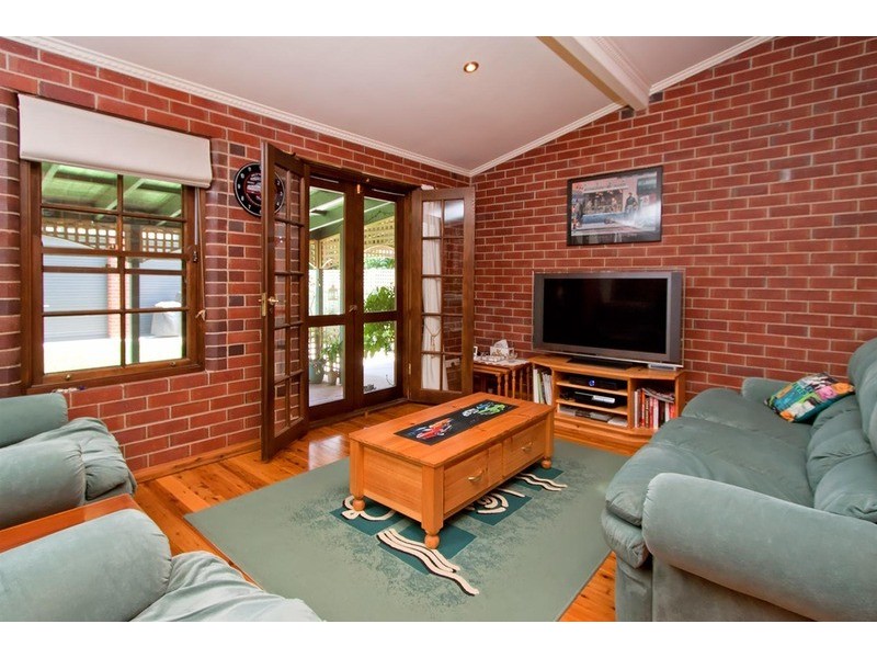 6 Macleay  Street, Turvey Park NSW 2650