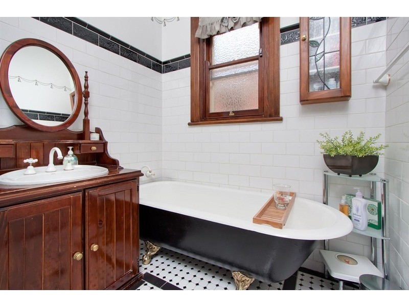 6 Macleay  Street, Turvey Park NSW 2650