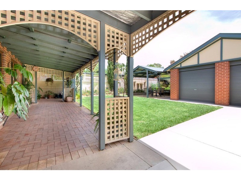 6 Macleay  Street, Turvey Park NSW 2650